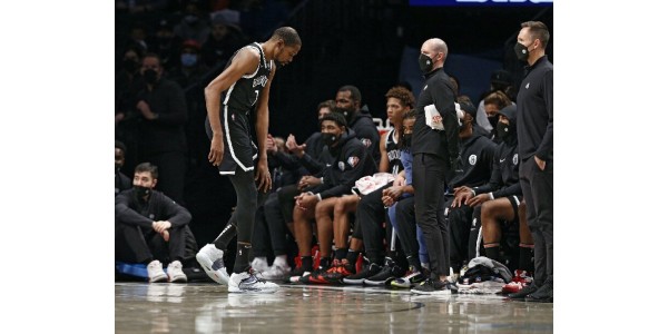 Kevin Durant loukkaantui Miami Heatiin vastaan